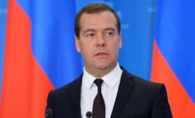 Медведев призвал страны АСЕАН снизить зависимость от крупных технологических компаний