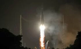 Запуск «Союза» с космодрома Куру перенесли на сутки, сообщил источник